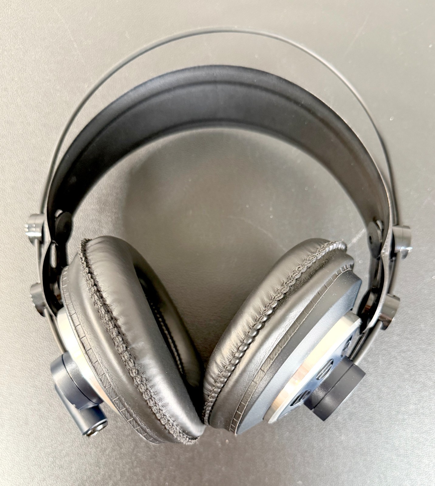 AKG K 240 MK II Semi-Open Professional Studio Headphones – 2 Earpad Sets