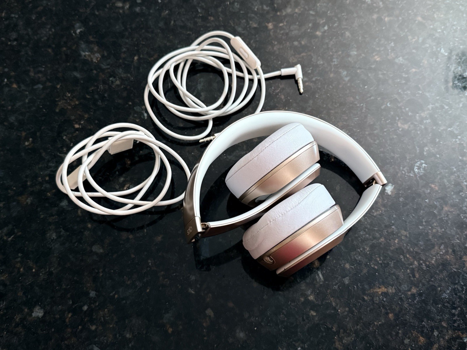 Beats by Dr. Dre Solo2 On-Ear Headphones Gold/White Wired 3.5mm Headband