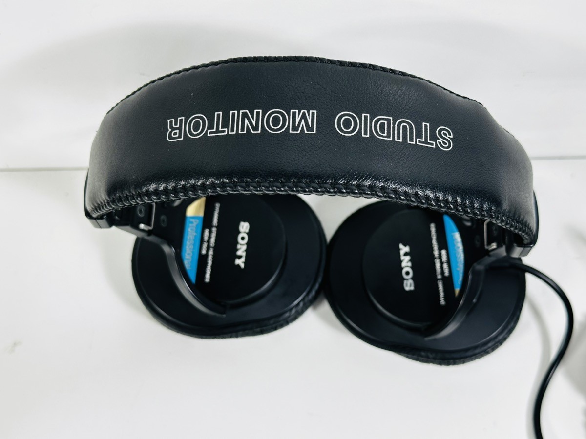 Sony MDR-7506 Closed-Back Professional Headphones (P03066230)