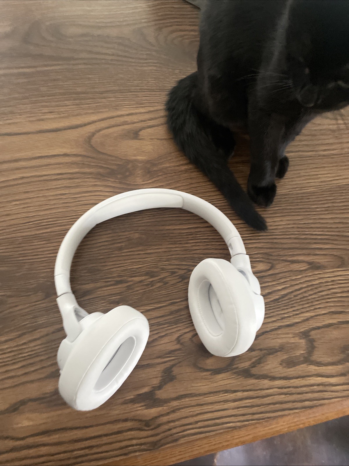 JBL Tune 770NC Over-ear Wireless Headphones – White