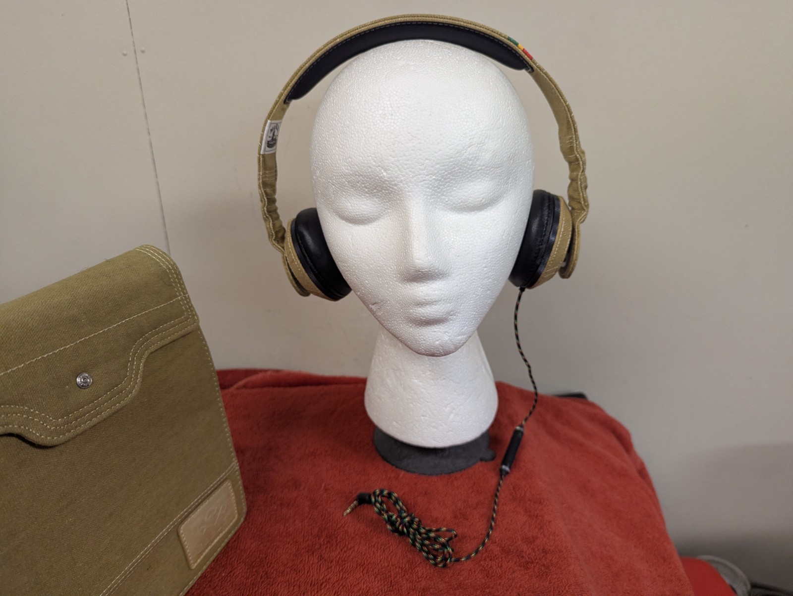 HOUSE OF MARLEY RIDDIM JAMMIN’ COLLECTION WIRED HEADPHONES W/CASE EM-JH053-DT