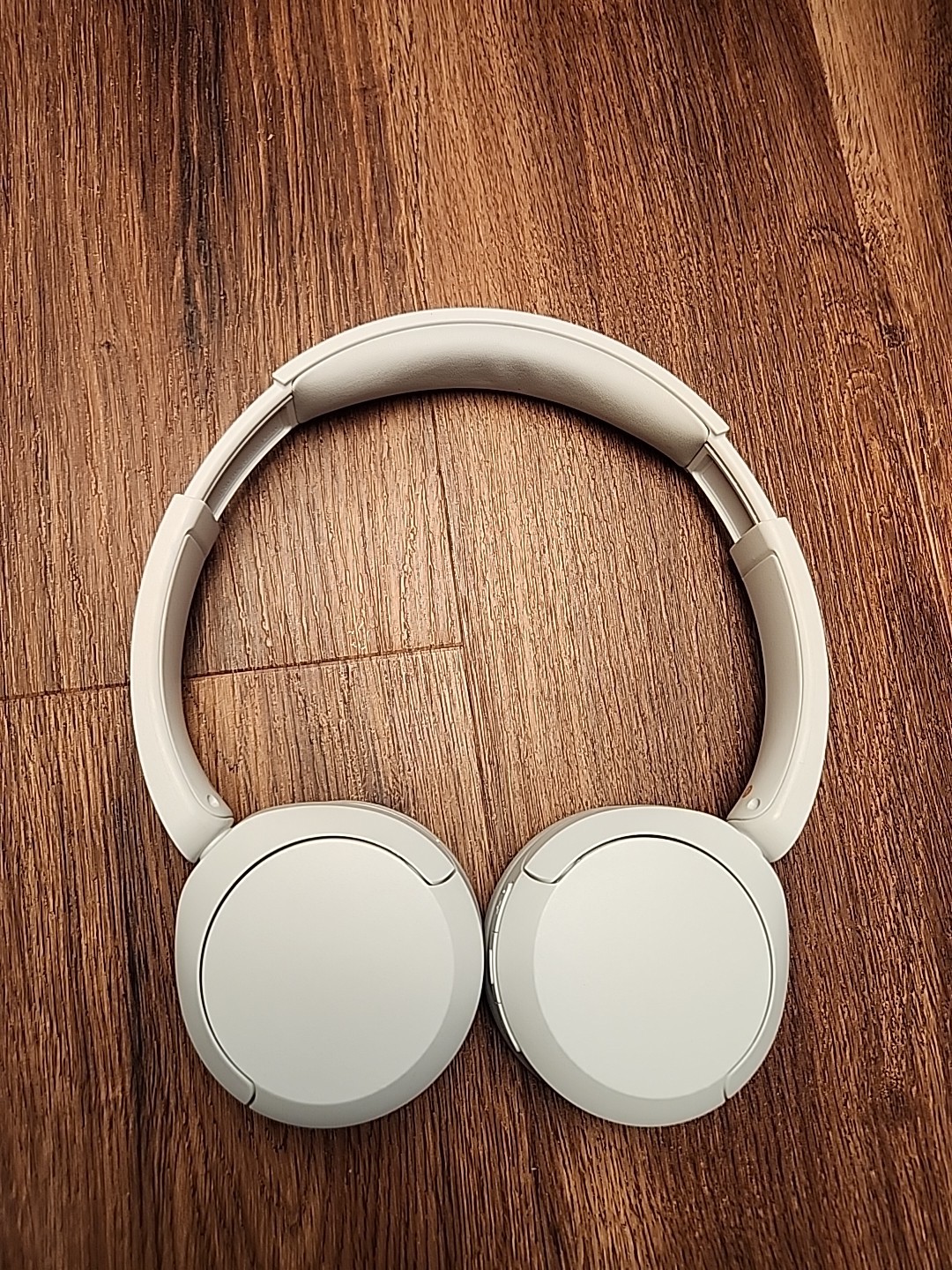Sony YY2958 Wireless On-Ear Bluetooth Headphones White WH-CH520