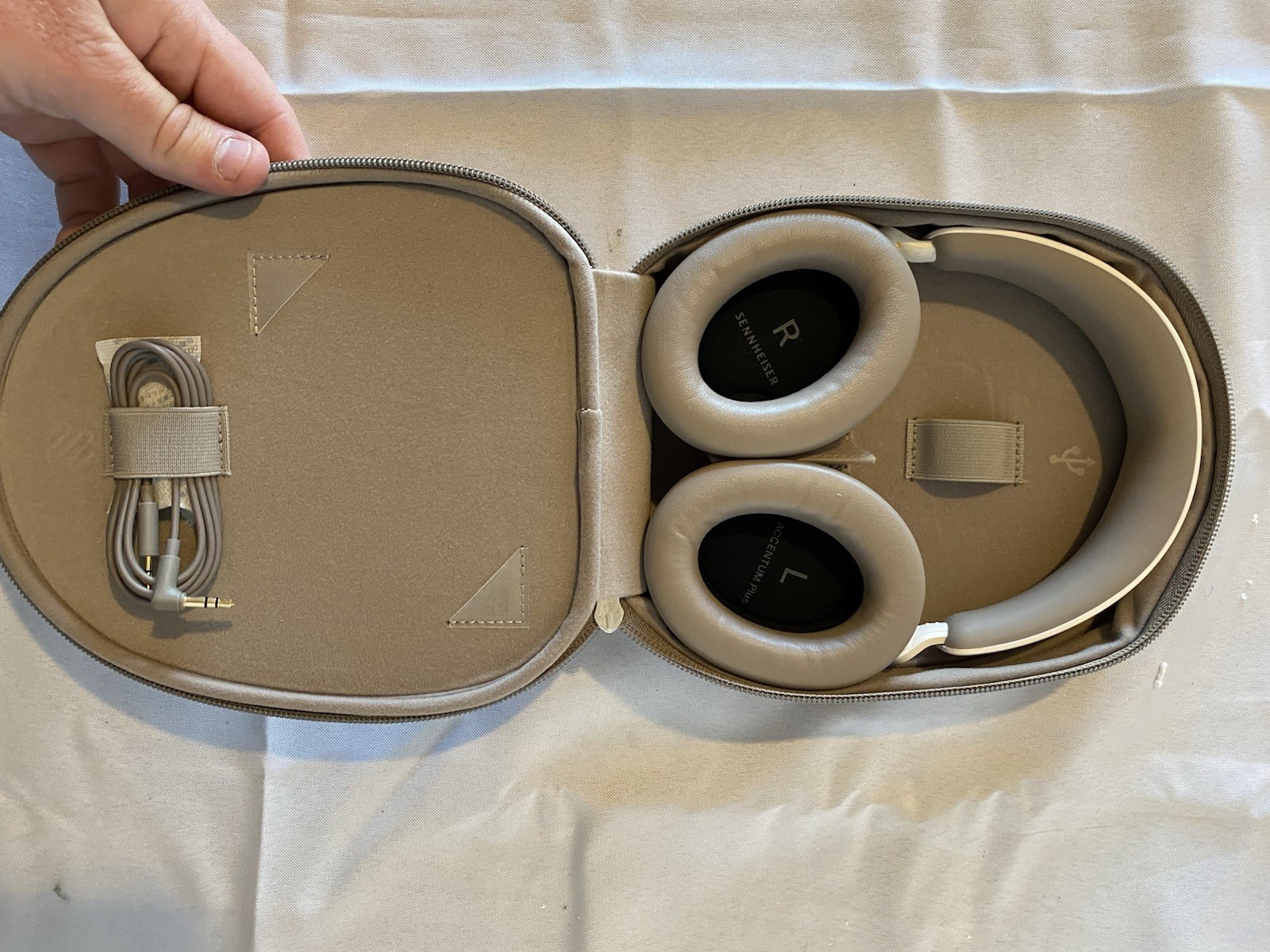 SENNHEISER ACCENTUM PLUS WIRELESS OVER-EAR HEADPHONES, 50HR BATTERY – WHITE