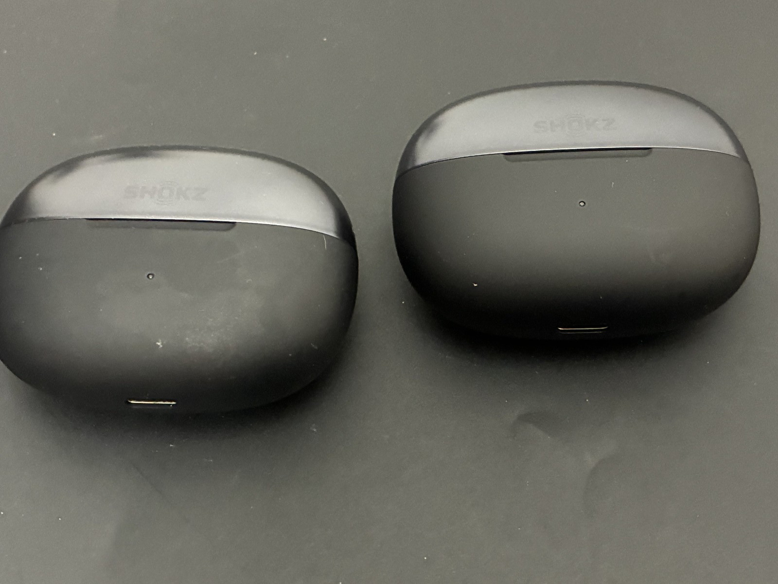 2 x Shokz OpenDOTS ONE Charging Case Black (E310, no buds) , no working U5
