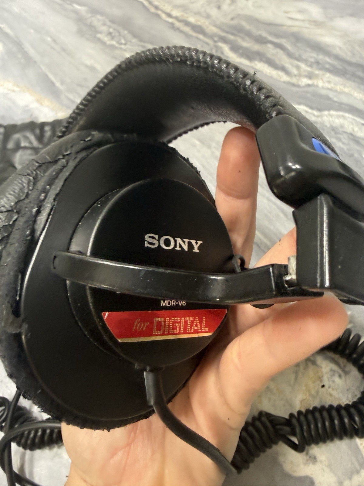 Sony MDR-V6 Over the Ear Headphones – Studio Monitors – Black