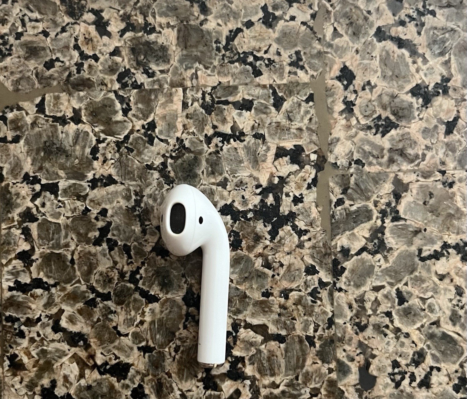 Genuine Apple AirPods Replacement Earbud A2031 (LEFT SIDE ONLY)