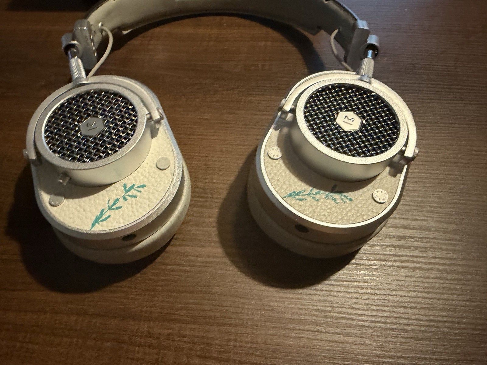 Master Dynamic MH40 White Wired Headphones G2U