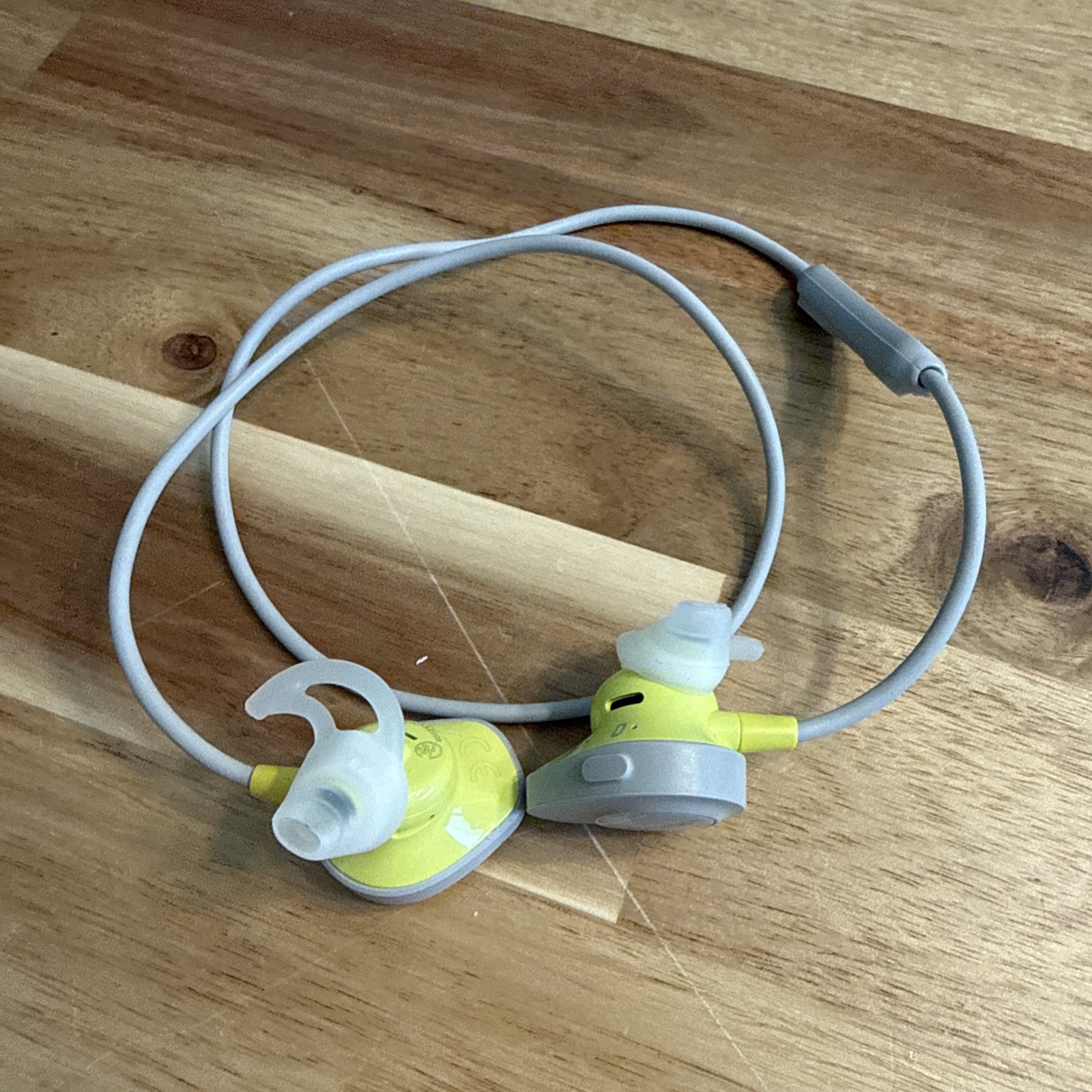 Bose SoundSport Wireless In Ear Earbuds Bluetooth Sport Headphones Gray