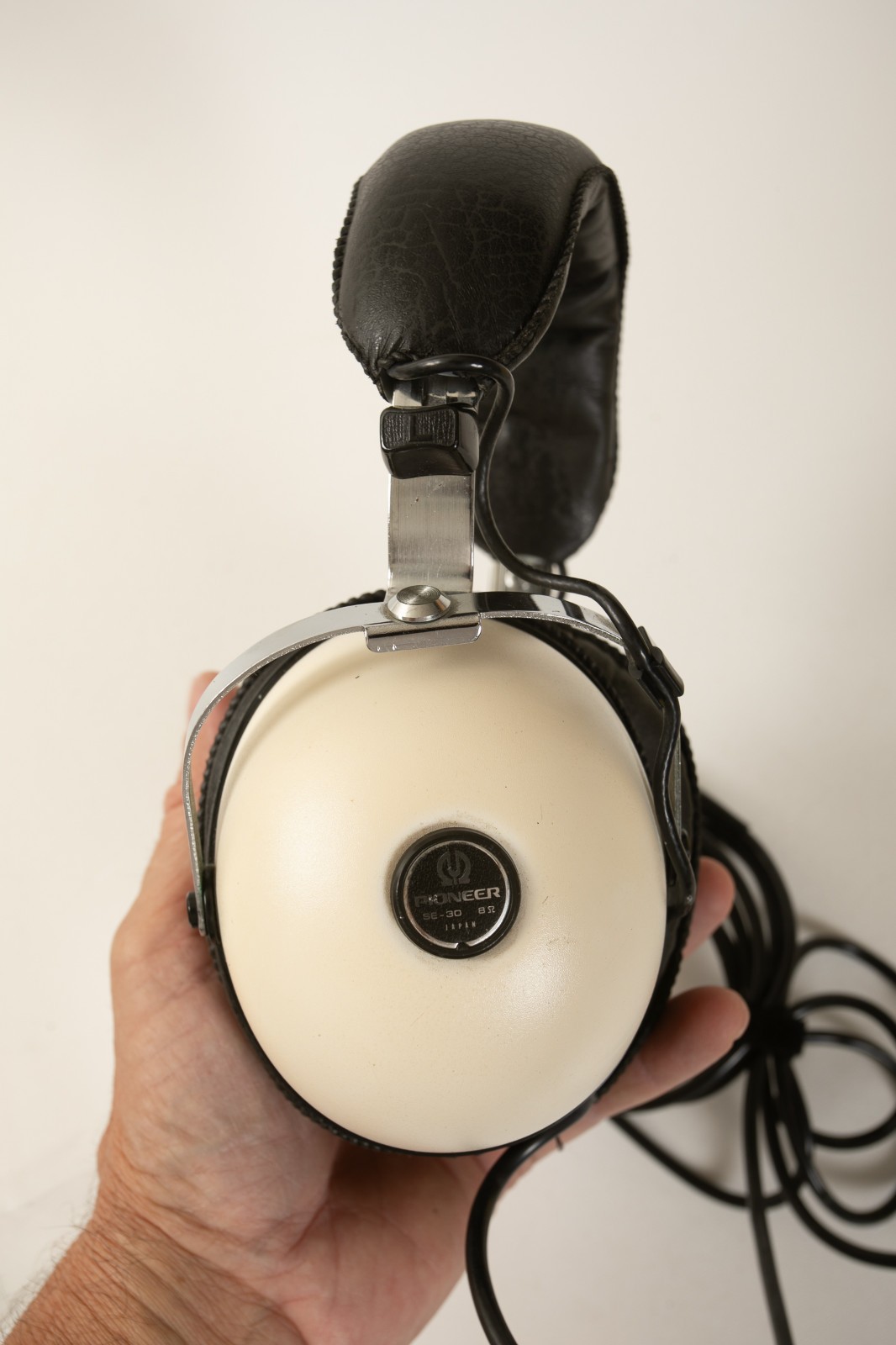Pioneer SE-30 Headphones 8 Ohm (A3L/JSF6) White Tested Working w/Extension Cord