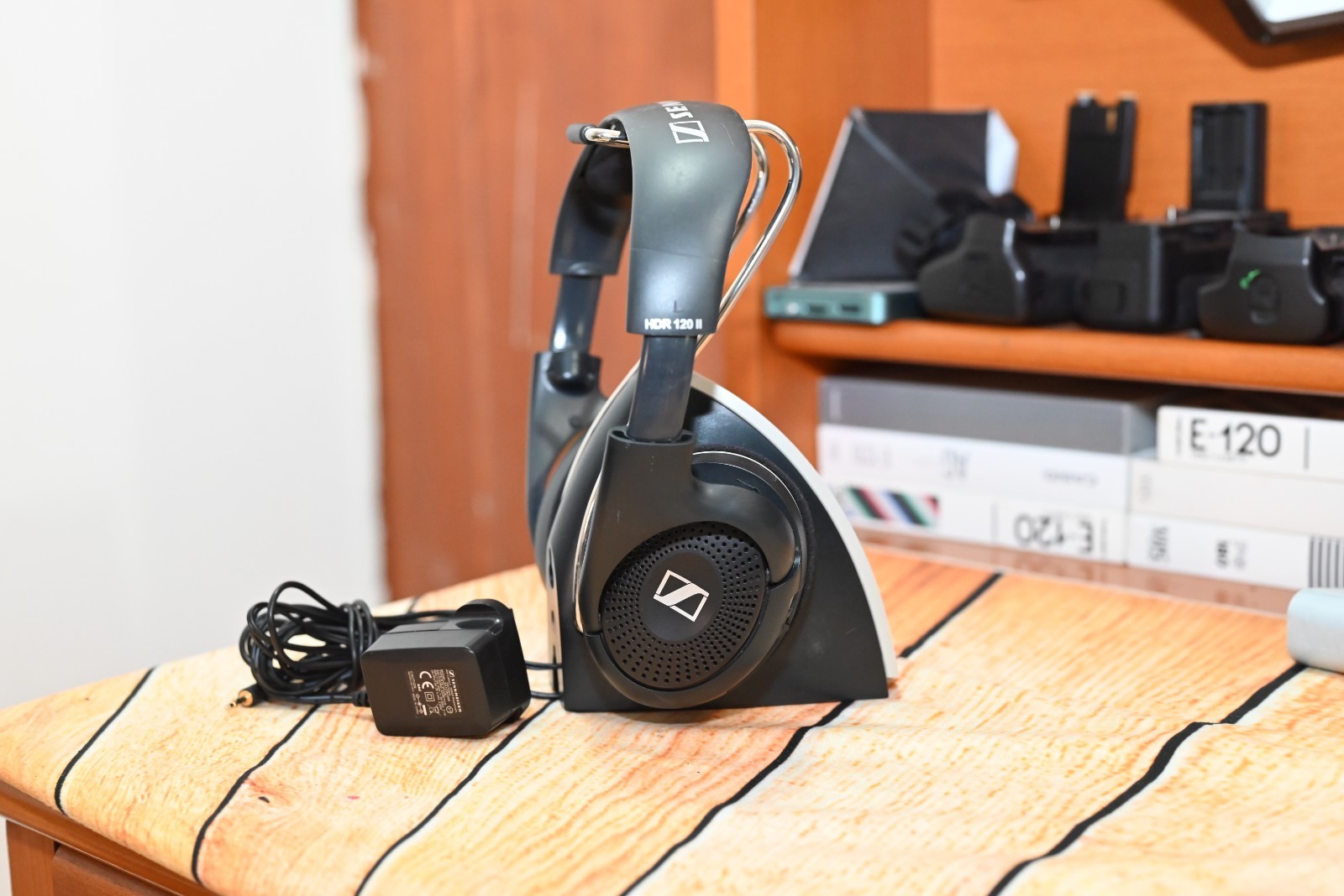 SENNHEISER HDR 120 II Wireless RF – Complete with TR120 II Battery Charger