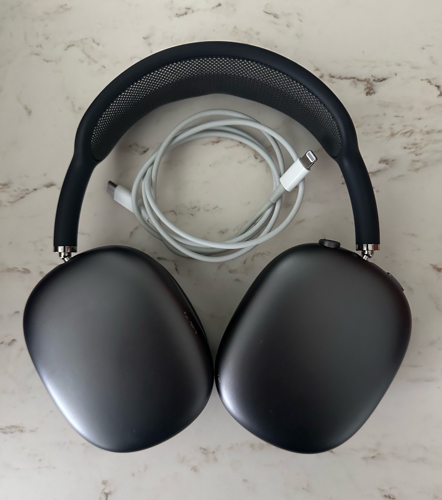Apple AirPods Max Lightning Space Gray – Lightning Charger – Pre Owned