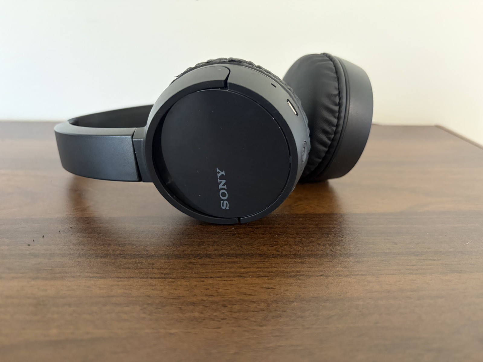 Sony MDR-ZX770BT Headphones – BT Wireless – Black – Adjustable -charger included