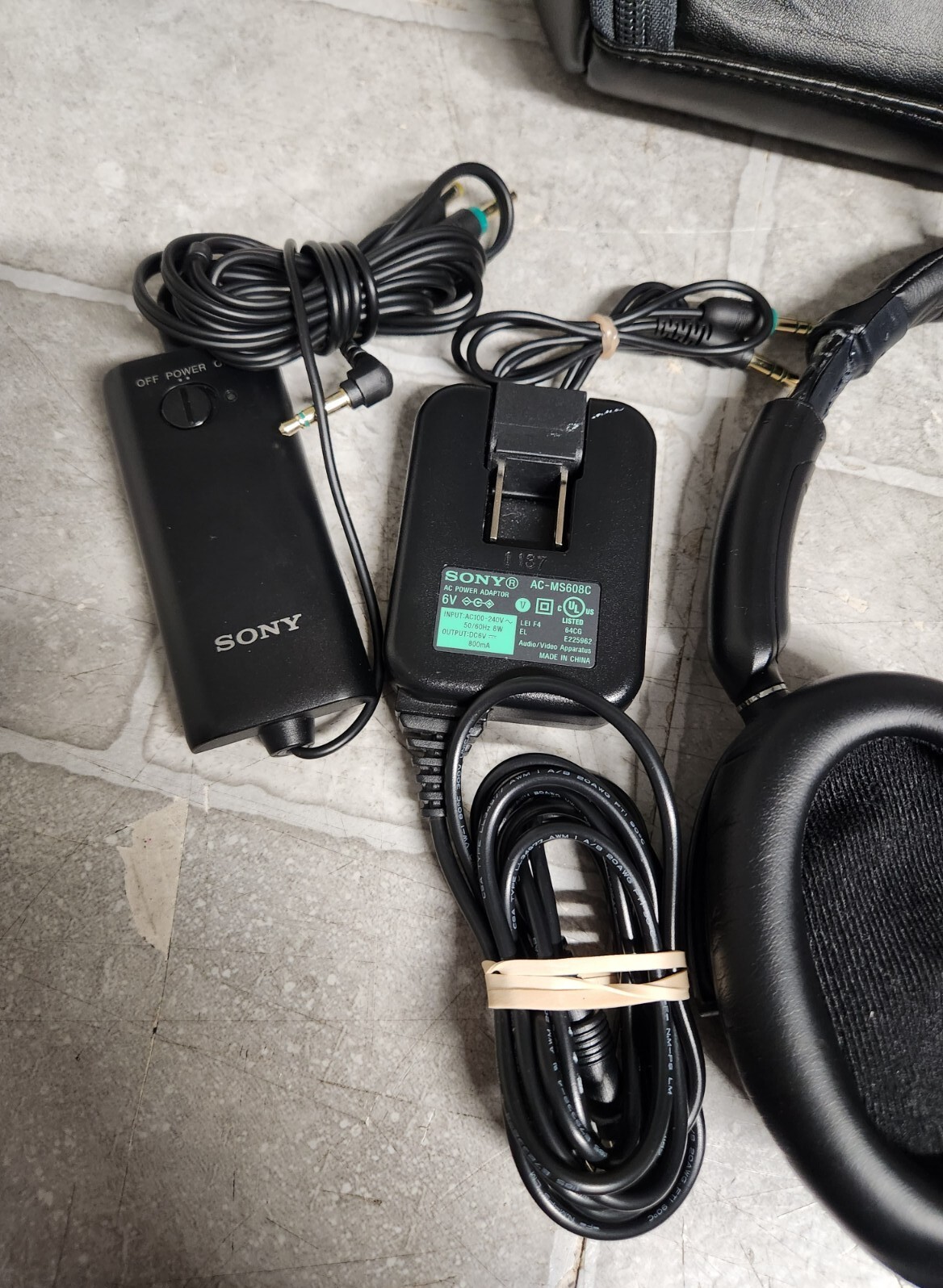Sony MDR-NC500D Headphones PARTS/REPAIRS (SEE PICTURES)