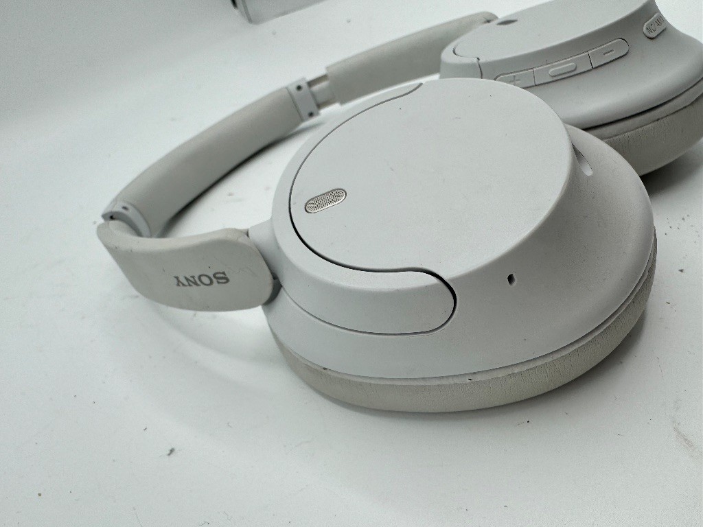 Sony WH-CH720N Wireless Noise Canceling Bluetooth Headphones White