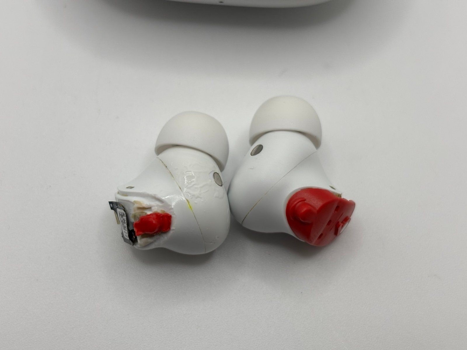 Beats Fit Pro Earbuds A2577 White Bluetooth In Ear Earbuds FOR PARTS