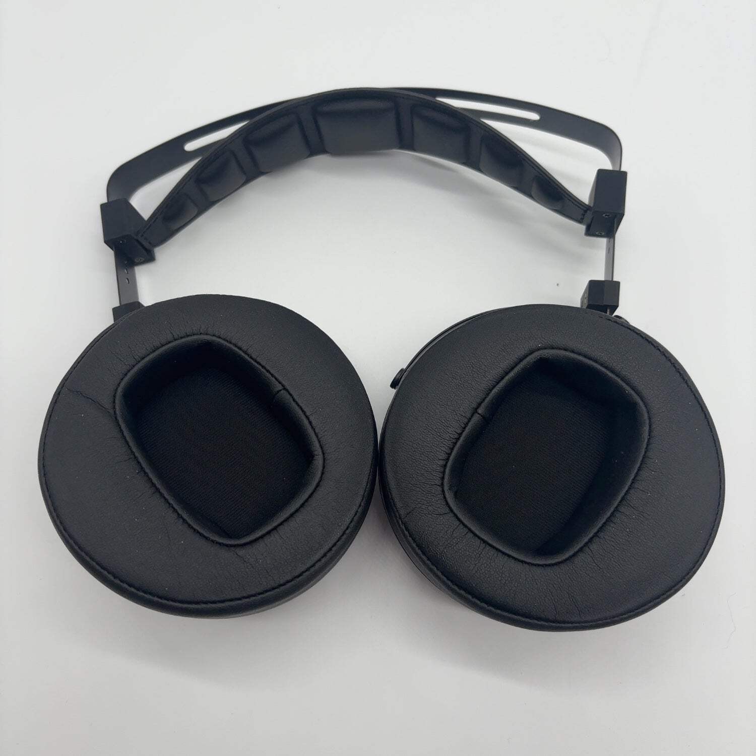 Monolith M1060C Planar Wired Over-Ear Headphones Brown M1060C