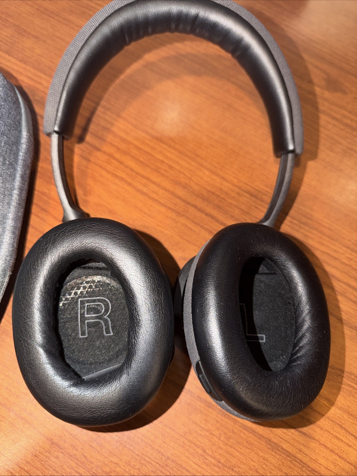 Bowers & Wilkins PX7 Over the Ear Headphone – Space Gray