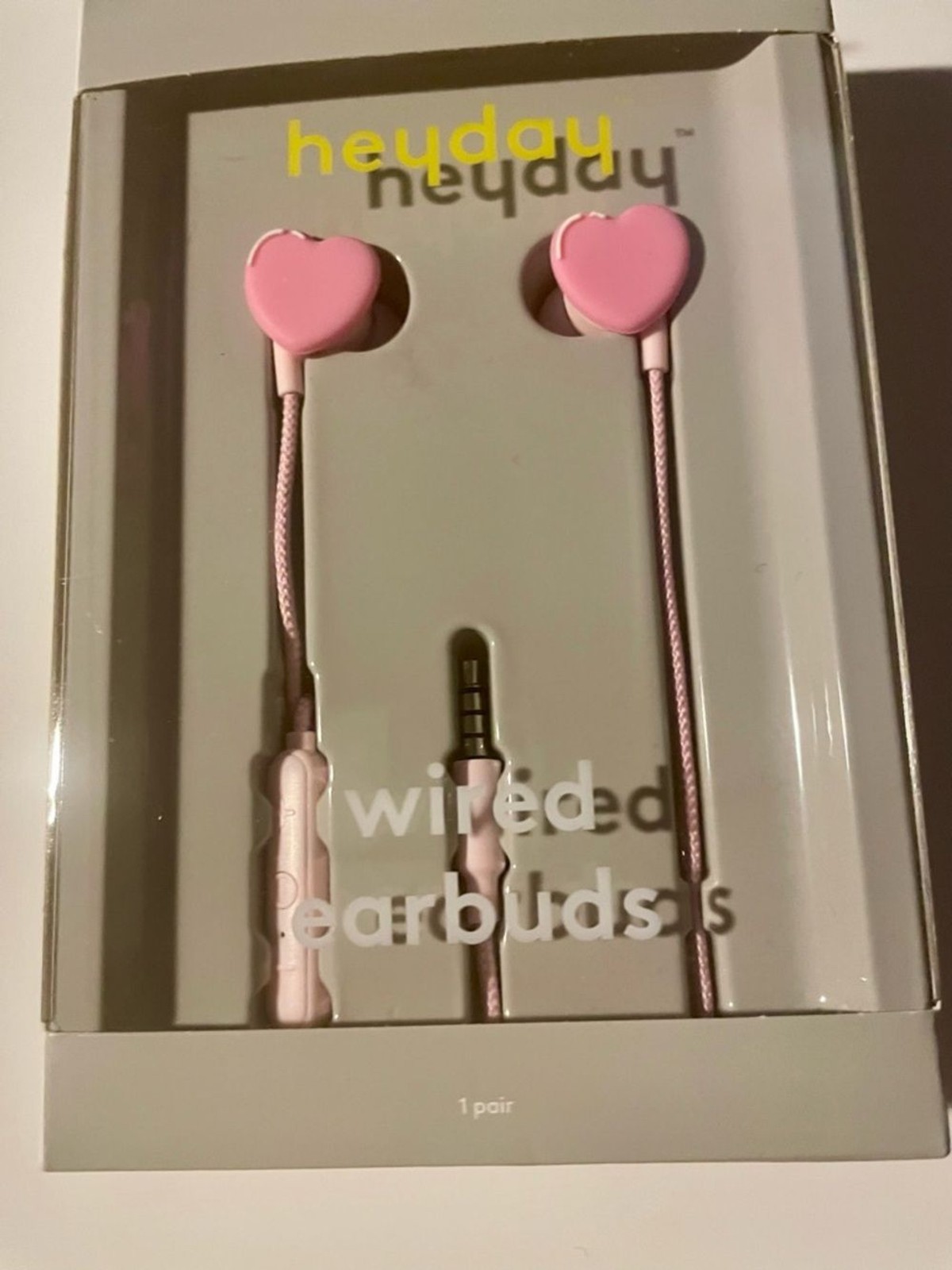 heyday Bright Heart Wired Earbuds New Sealed 3.5 MM Aux Mic Remote Cute Music
