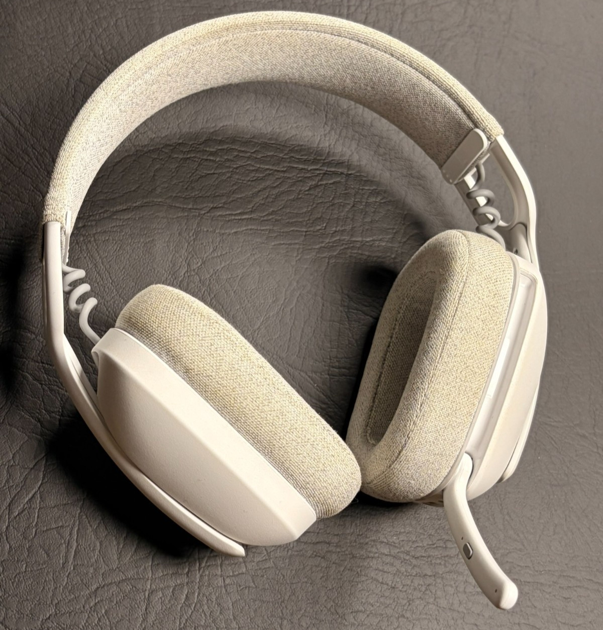 Logitech Zone Vibe 100 Lightweight Wireless Over Ear Headphones