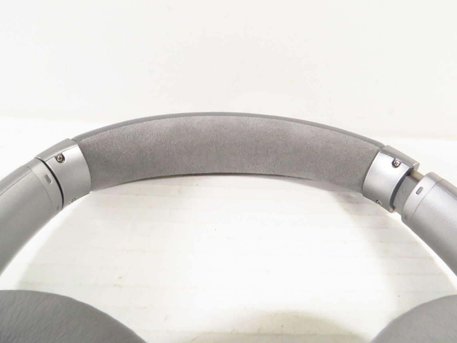 Bose QuietComfort 35 QC35 Noise Cancelling Headphones w/ Case, Silver