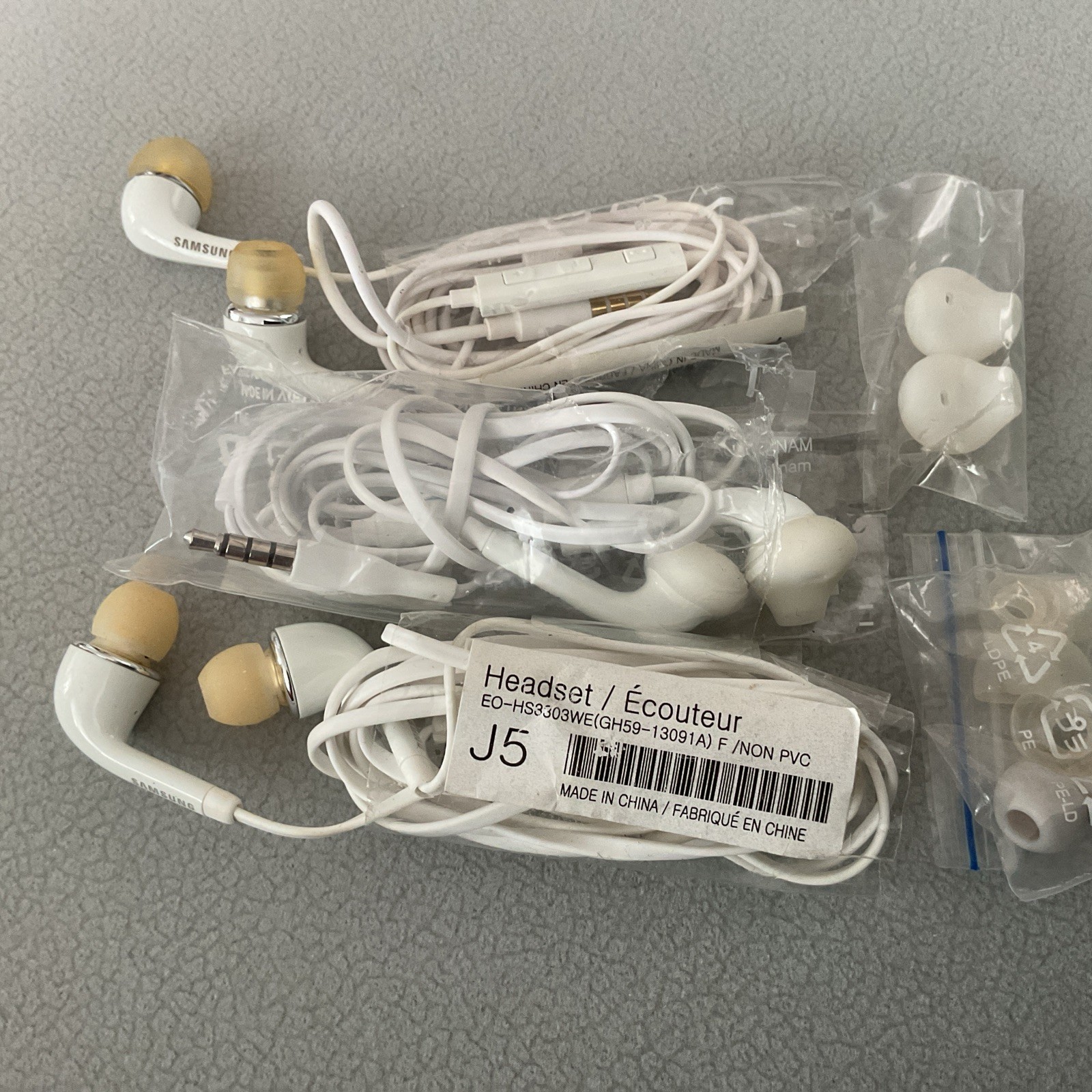 Samsung Galaxy Wired 3.5mm Headset Earbuds W Microphone New Lot Of 3