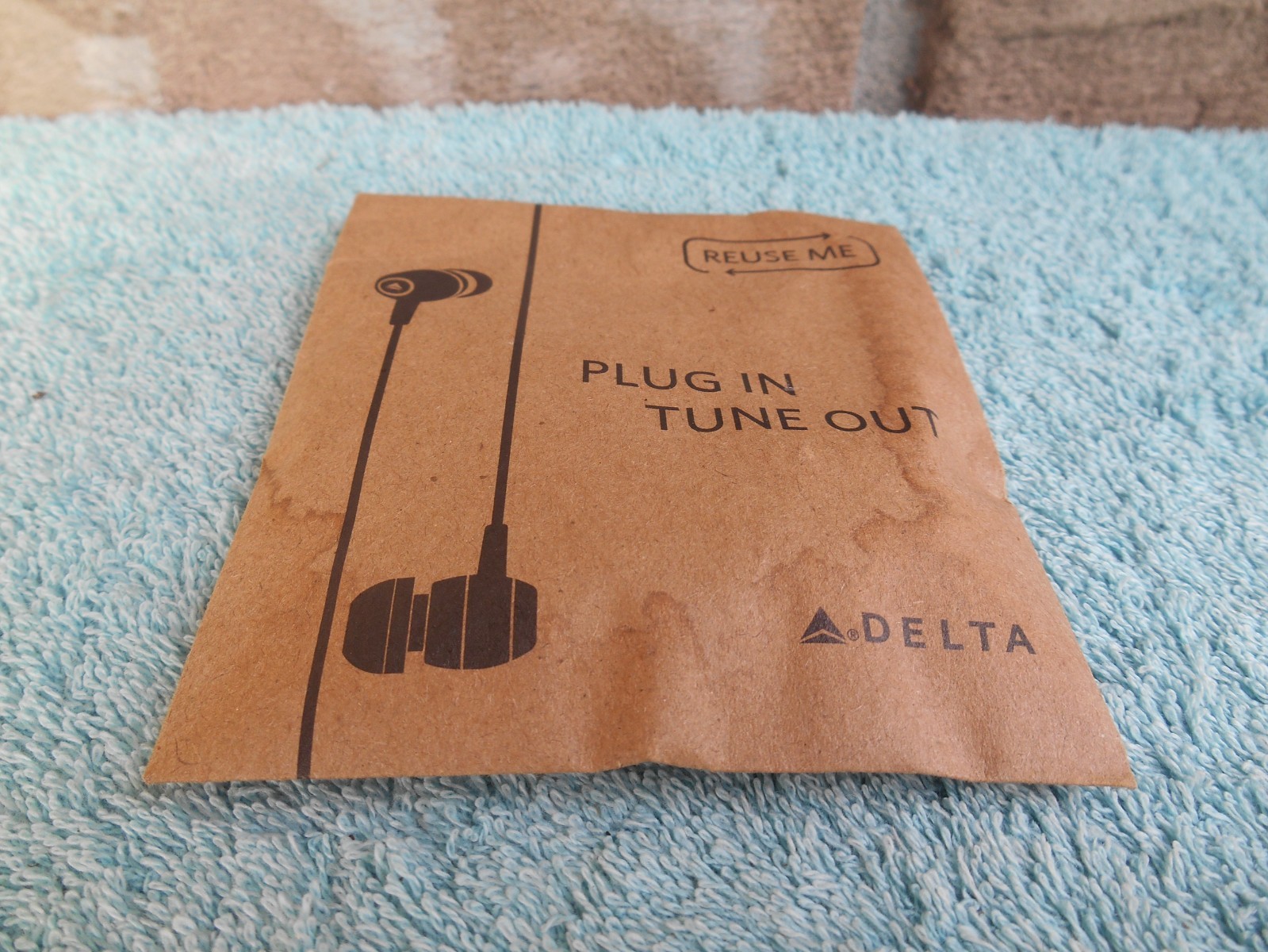 Delta Airlines WIRED Earbuds. Plug In Tune Out. Brown Paper Packaging – New!