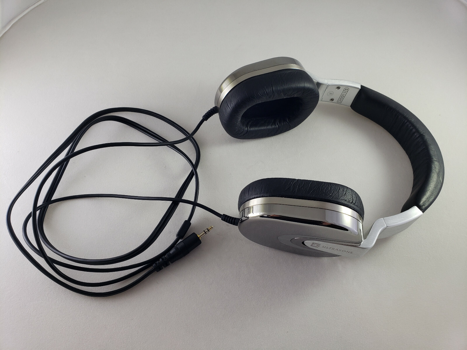 ULTRASONE Edition 8 Ruthenium Headphones – Silver/Black, gorgeous, barely used.