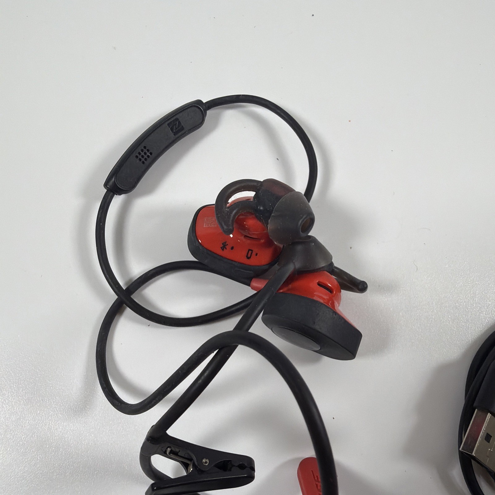 Bose SoundSport 007-AE0109 In-Ear Wireless Bluetooth Headphones Won’t Charge
