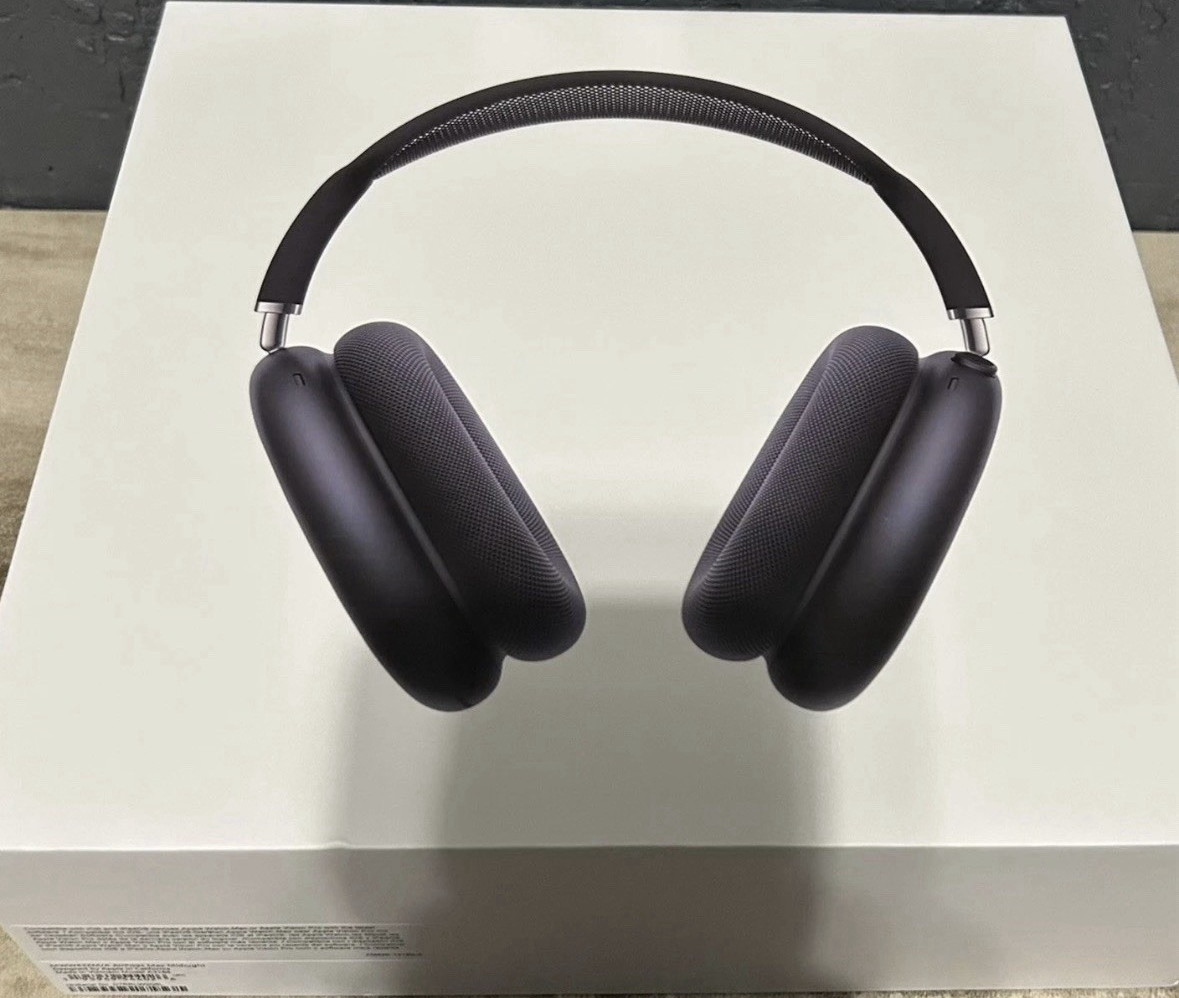 Brand New AirPods Max (USB-C) Over Ear Midnight Black Headphones – Open Box