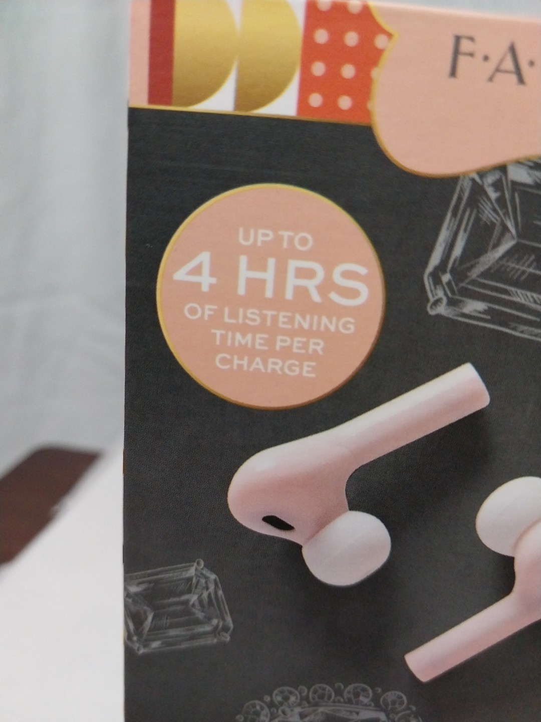 FAO Schwarz Pink Wireless Ear Buds With Heart Shaped Charge Case 4 Hour Play