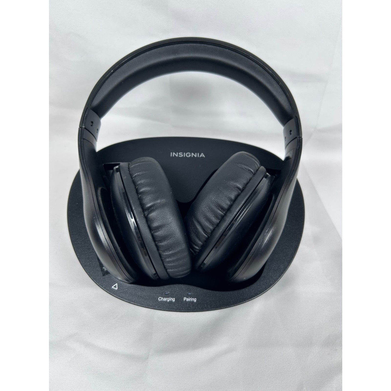 Insignia Digital Wireless Headphones 2.4GHz with Charging Dock