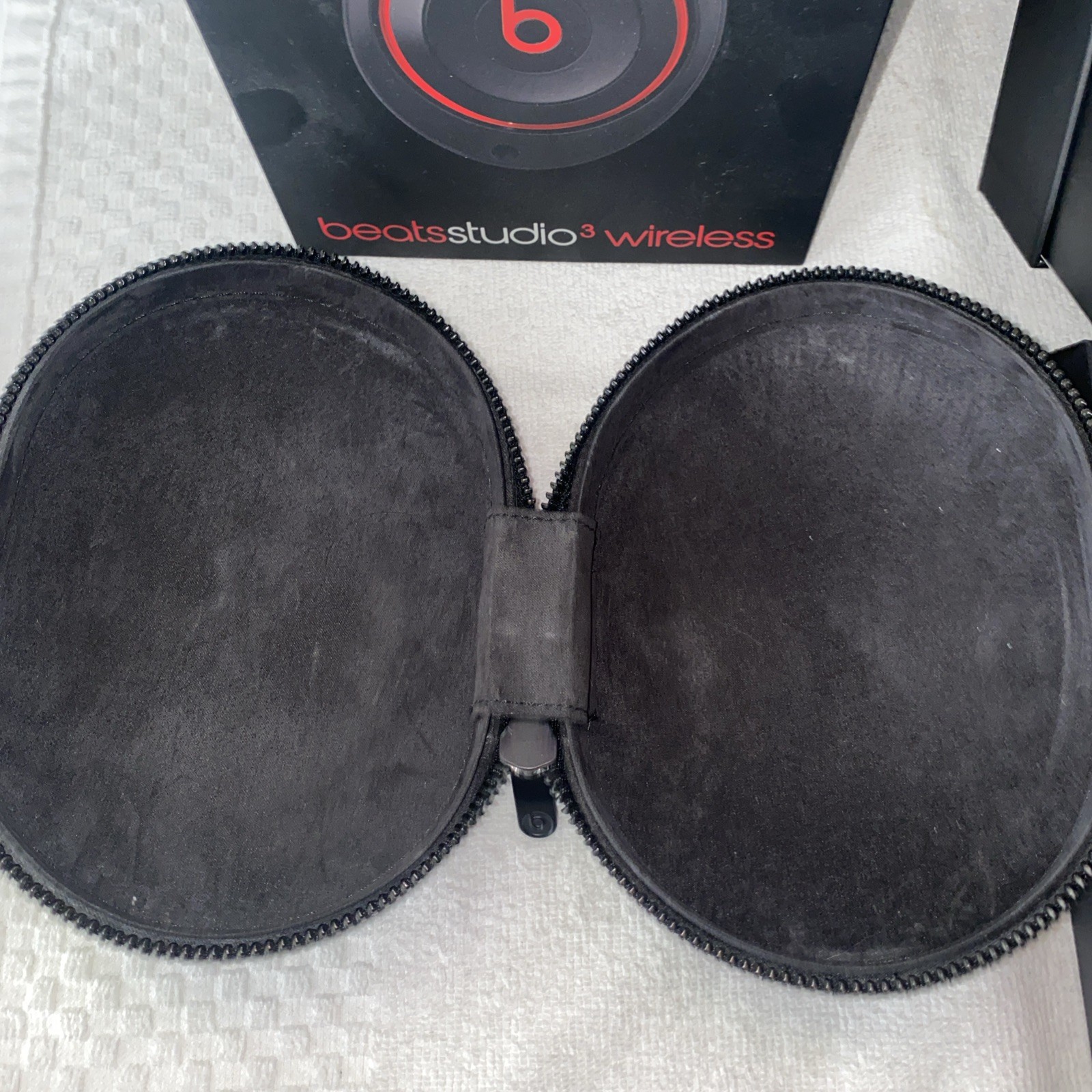BEATS BY DR. DRE STUDIO 3 WIRELESS OVER-EAR HEADPHONES (DEFIANT BLACK / RED)
