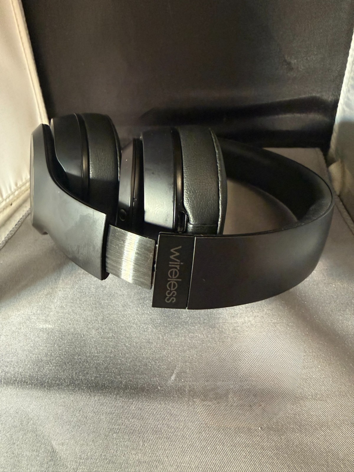 Beats by Dr. Dre Beats Solo3 Wireless On-Ear Headphones – Matte Black