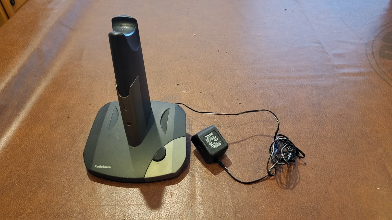 RADIOSHACK 33-1186 900 MHZ ANALOG WIRELESS STEREO HEADPHONE SYSTEM BASE ONLY