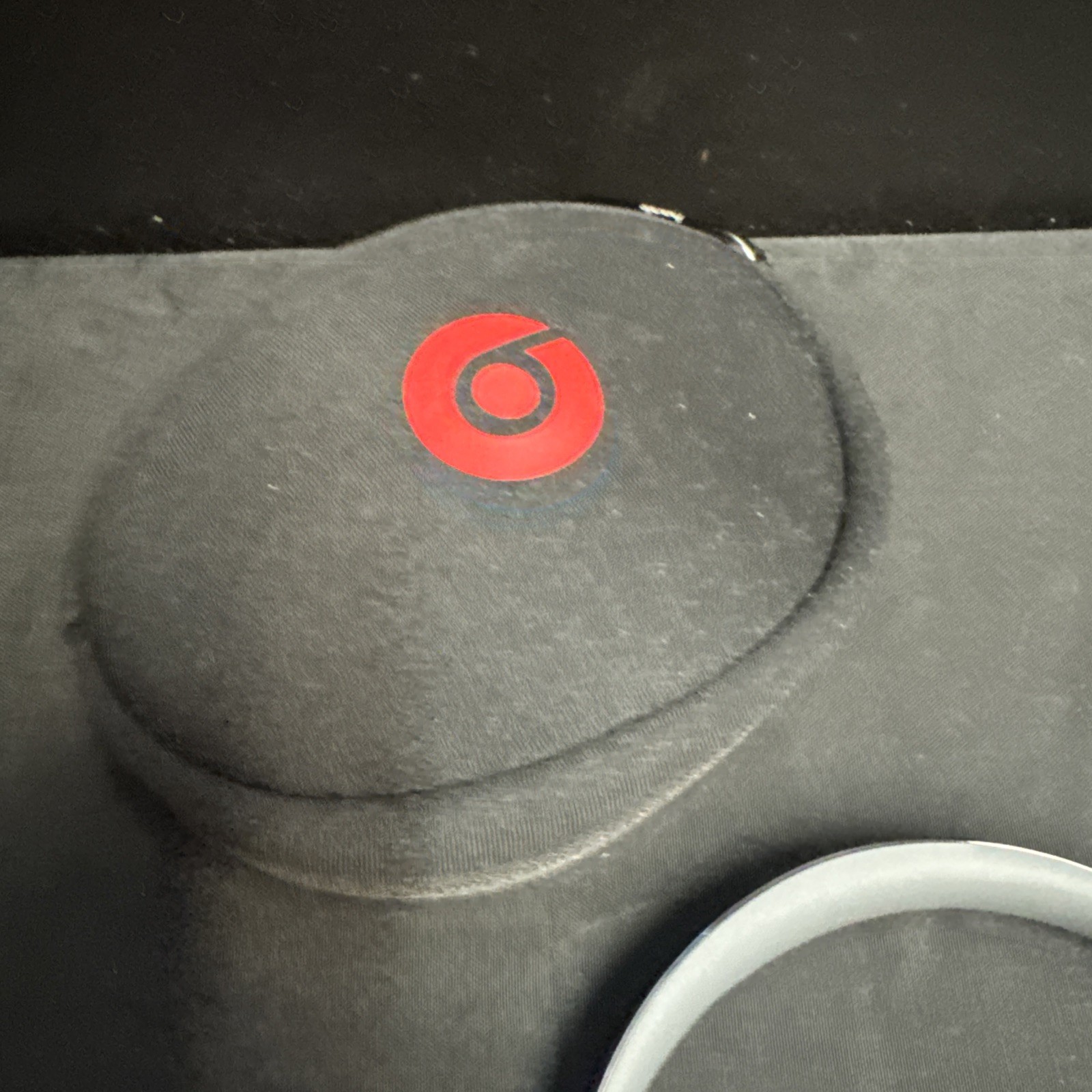 Beats Solo2 Over the Ear Headphones – Black With Wire and Case