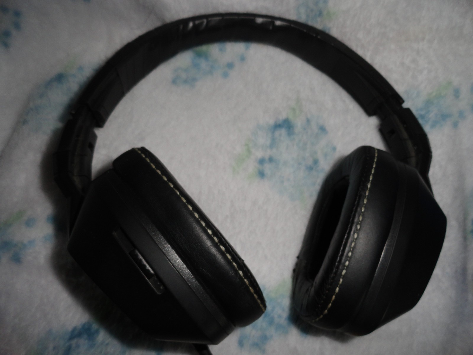 Skullcandy Headphones Lot Crusher and Smokin Buds 2 Are Wired, Uproar Wireless