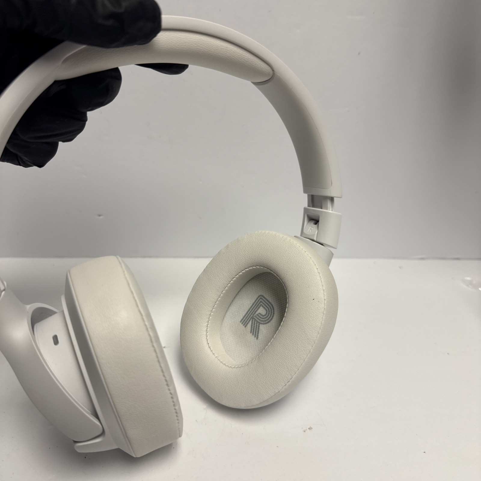 JBL Tune 720BT Bluetooth Wireless Headphones In White VERY STATIC ⚠️⚠️