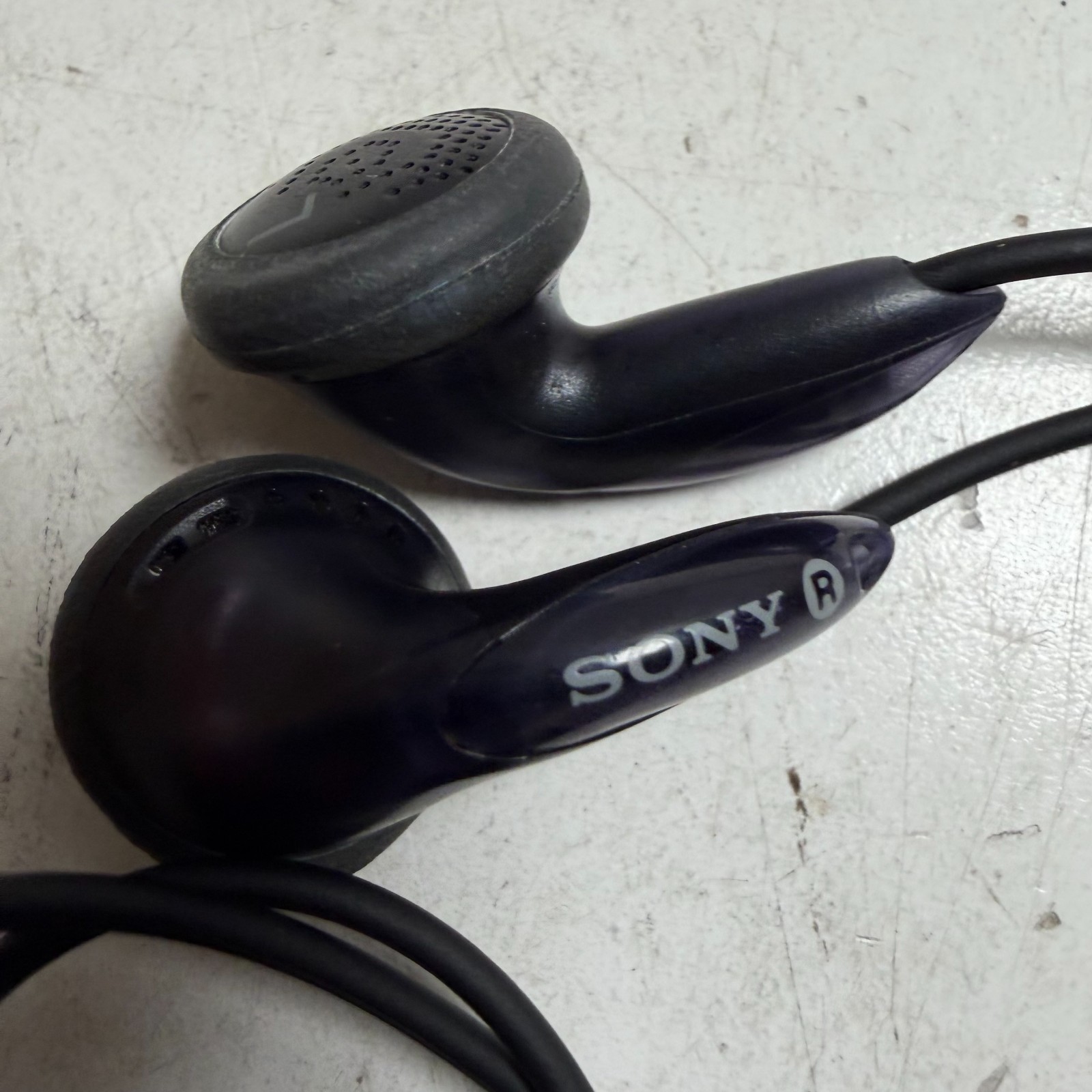Sony MDR-E827 Purple 3.5mm TRS Jack 16 Ohms Stereo Wired Earbud Headphones