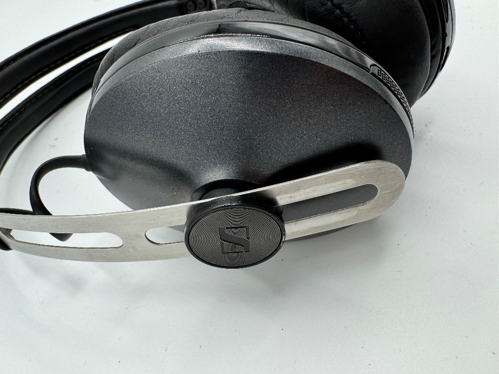 Sennheiser Momentum 2.0 Wireless Bluetooth Over-Ear Headphones Black – For Parts