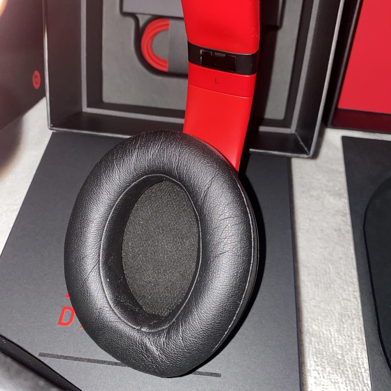 BEATS BY DR. DRE STUDIO 3 WIRELESS OVER-EAR HEADPHONES (DEFIANT BLACK / RED)