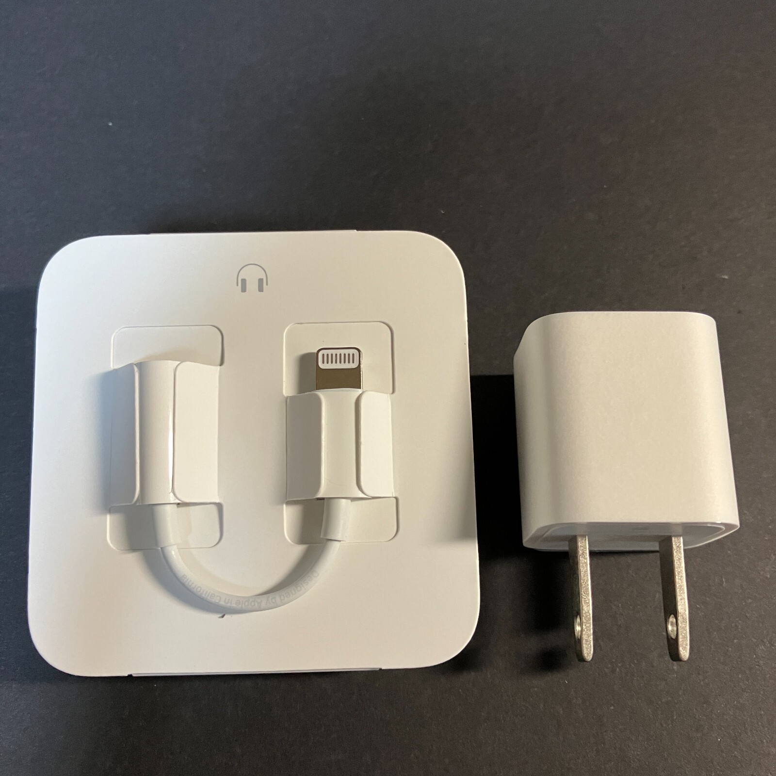 Apple EarPods Headphone Jack Adapter w/USB Charger & Empty Box for iPhone 8 Plus