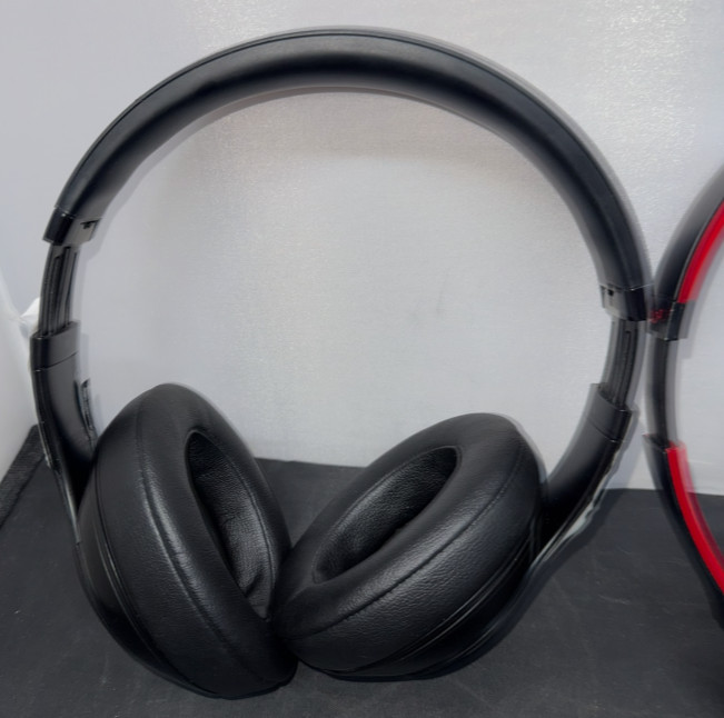 Beats Studio 3, Solo 3 & Beats Studio Buds MJ4X3LL/A – Lot of 3 (PARTS/REPAIR)
