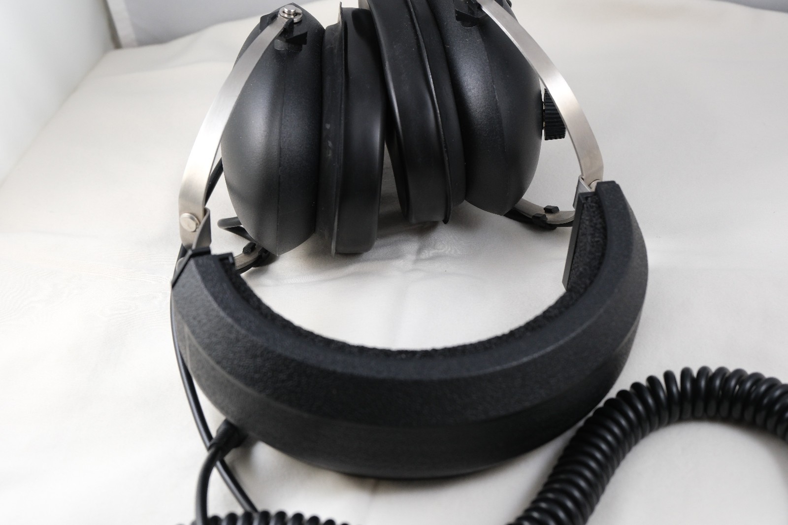 Koss QZ99 Around-Ear Noise Isolating, Noise Reduction Headphones – Black