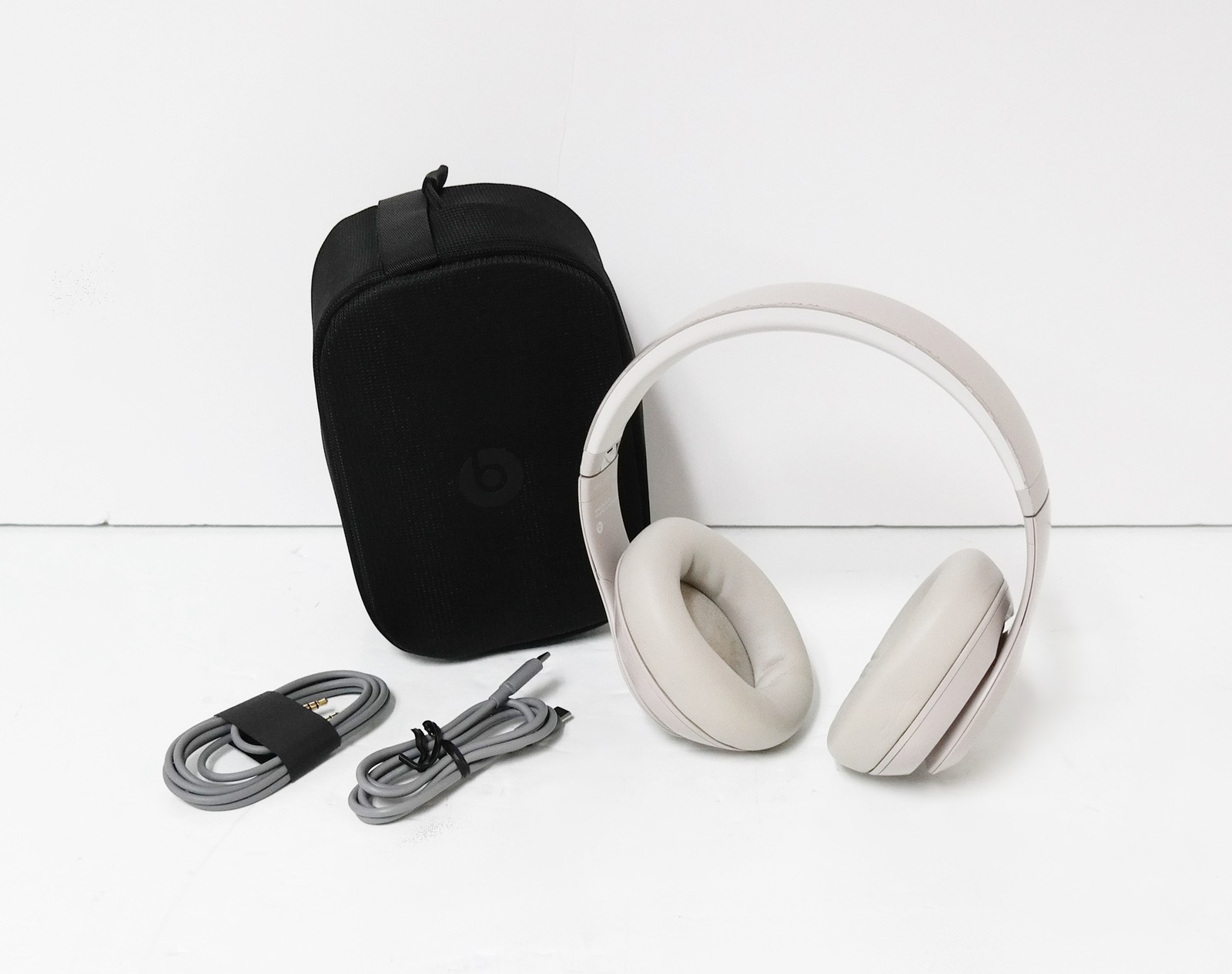 Beats by Dr. Dre Studio Pro Over-the-Ear Wireless Headphones MQTR3LLA Sandstone