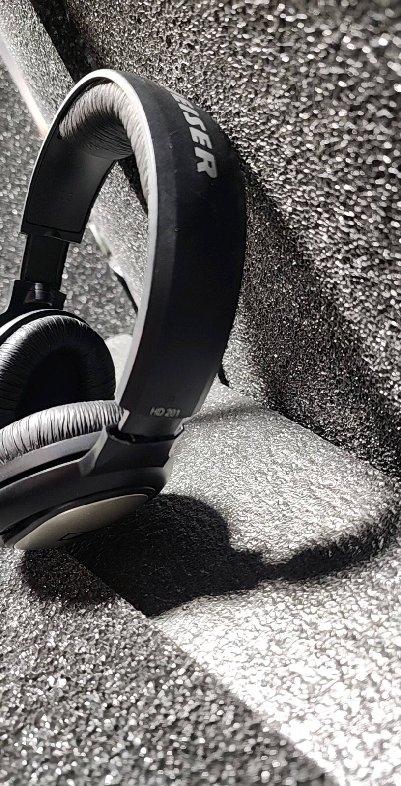 Sennheiser HD 201″Headphones – Black