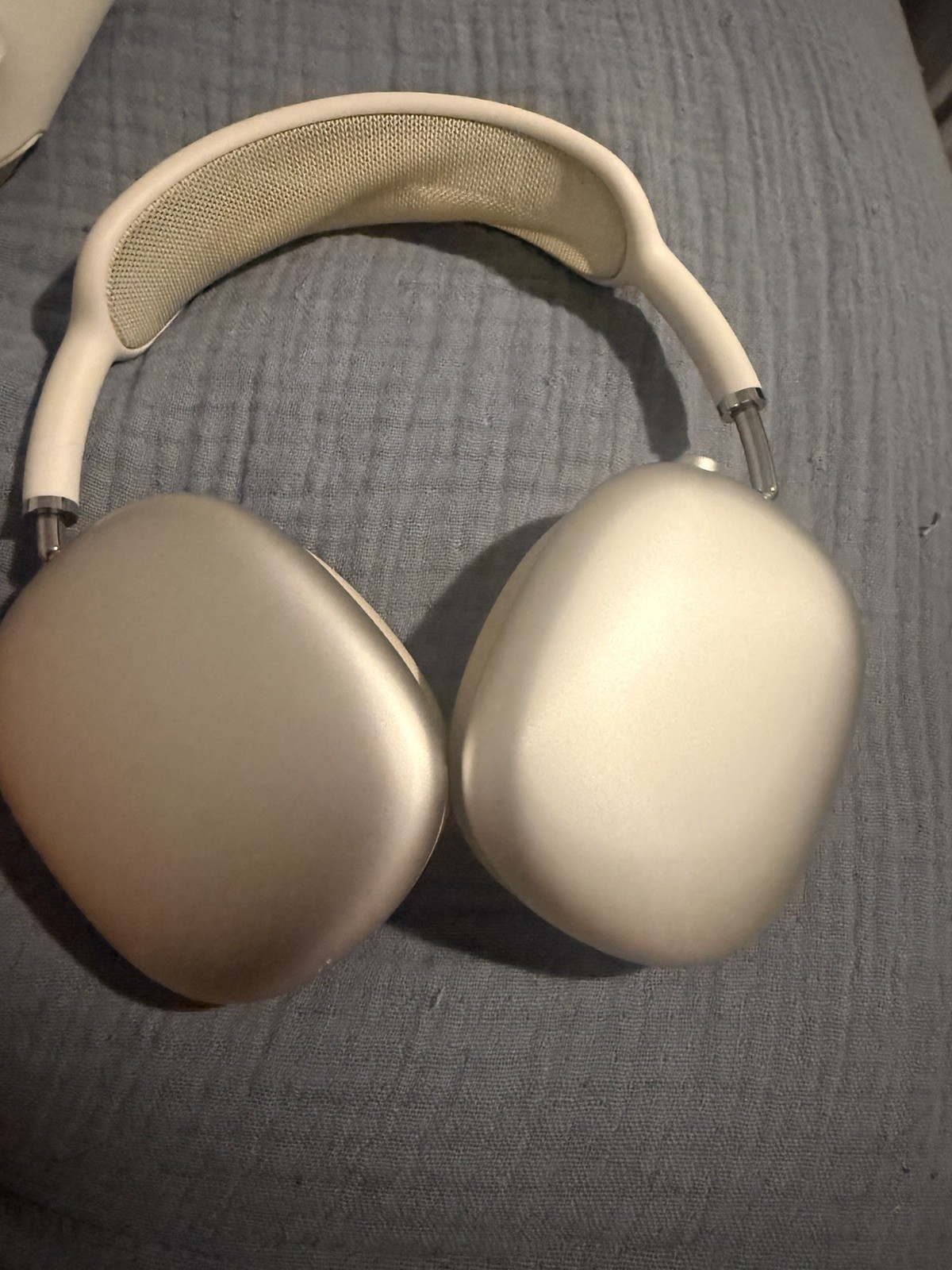 Apple AirPods Max Beige Bluetooth Over-Ear Headphones w/ Smart Case