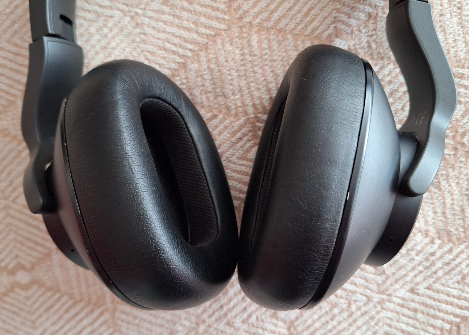 AKG N700NC M2 premium over-ear, ANC wireless headphones. Harman curve accurate