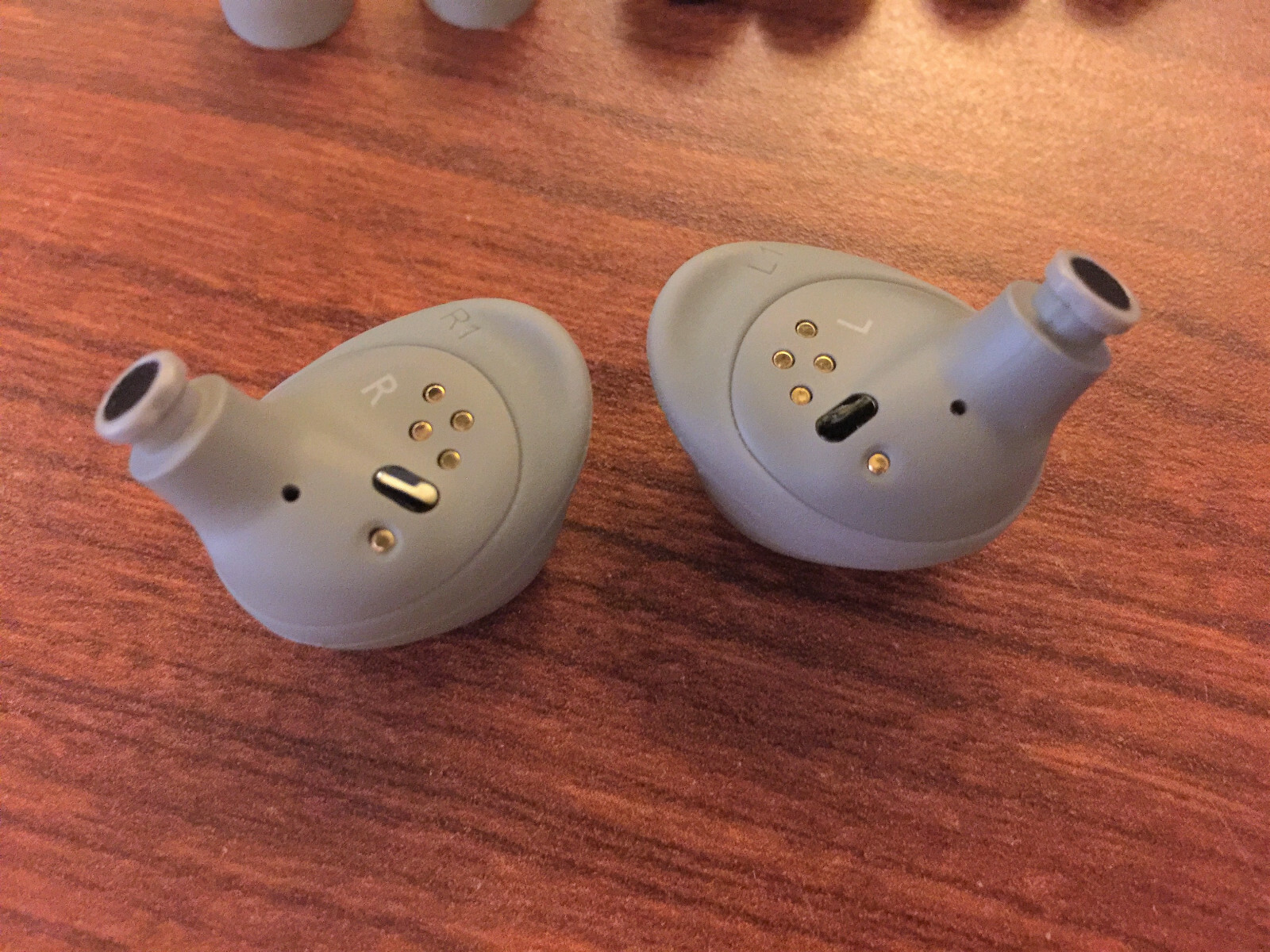 Samsung Gear Icon X IconX SM-R140 2018 Grey Wireless Headphones W/Memory Foam