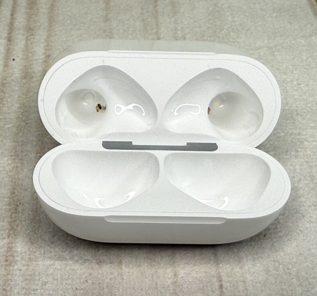Apple AirPods 4 with Active Noise Cancellation -Charging Case A3059- Very Good