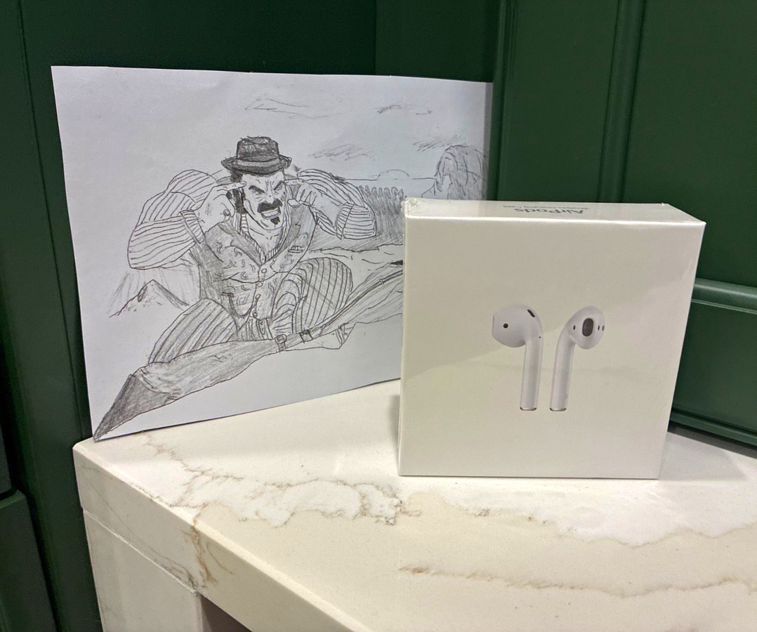 Apple AirPods Wireless Charging Case, White Bluetooth In-Ear Earbuds